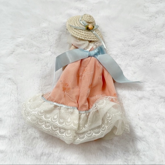 Avon Porcelain Doll Vintage 1980s - Picture 3 of 7